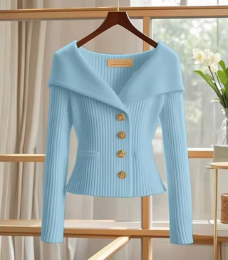 Women's cardigan with buttons and tailored cut | off-shoulder