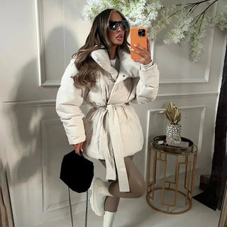 Damen Elegante Winter Pufferjacke Mit Gürtel – Detailansicht
