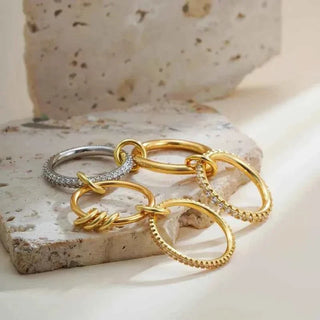 Damen Elegantes Ring Set Funkelnder Steinbesatz – Detailansicht