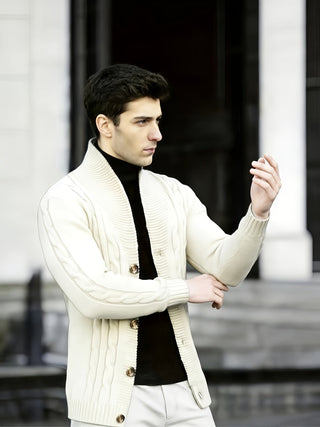 Cárdigan de hombre de punto con patrón trenzado | tapeta de botones