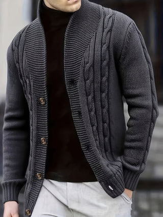 Cárdigan de hombre de punto con patrón trenzado | tapeta de botones